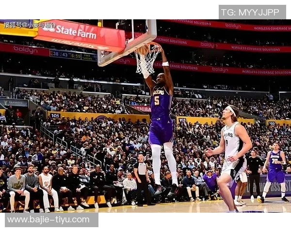 艾顿本季表现回暖15场比赛中6场20分10篮板与上季持平