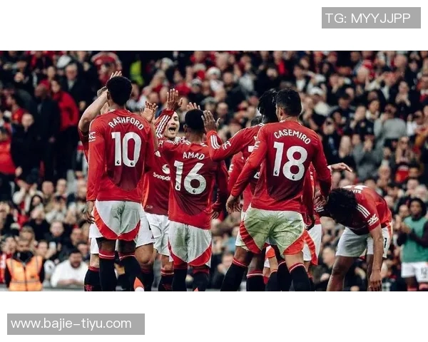 詹俊现场解说曼城对阵利物浦社媒晒照展现紧张氛围与激情时刻